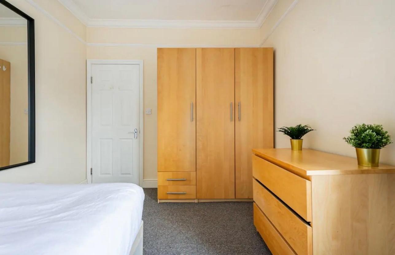 Lovely 3-Bed 20 Minutes To Central London Exterior photo